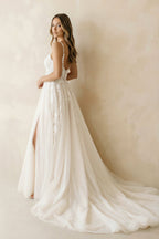 Robe de mariée blanche trapèze en dentelle décolleté cœur à fines bretelles - Harana