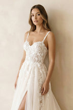 Robe de mariée blanche trapèze en dentelle décolleté cœur à fines bretelles - Harana