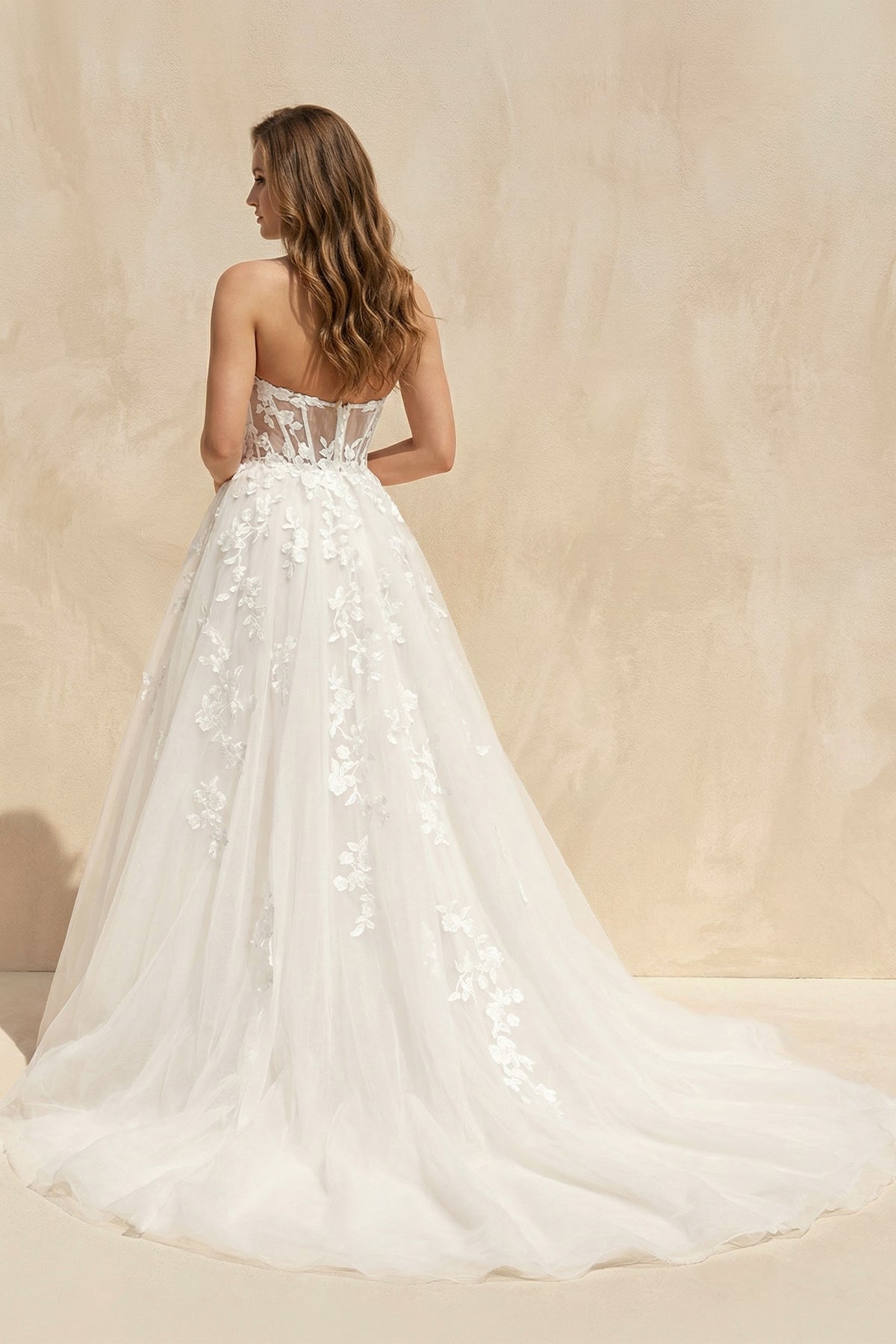 Robe de mariée ivoire longue sans manches avec fente à corset - Harana