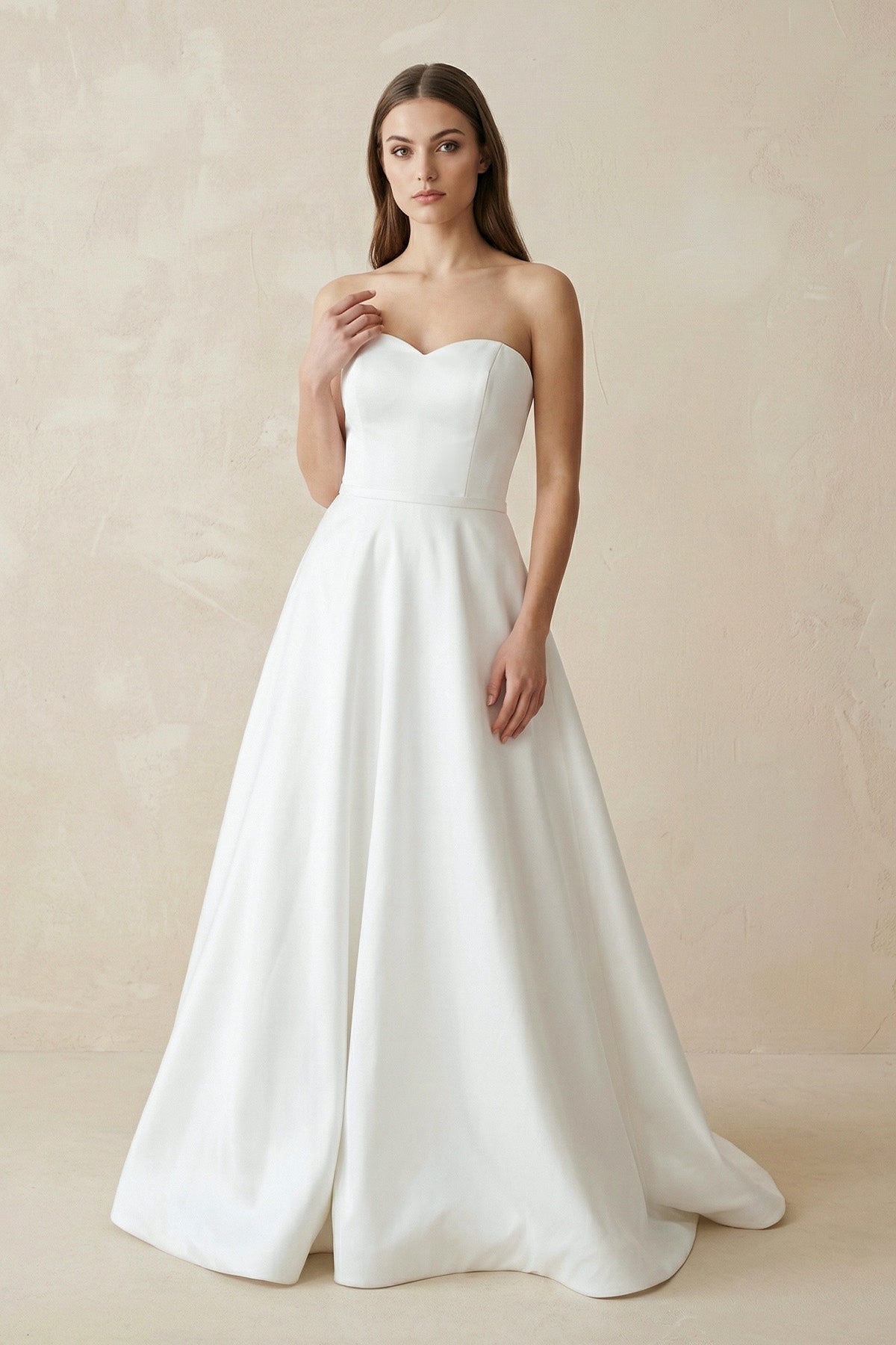 Robe de mariée ivoire trapèze en satin bustier décolleté cœur - Harana