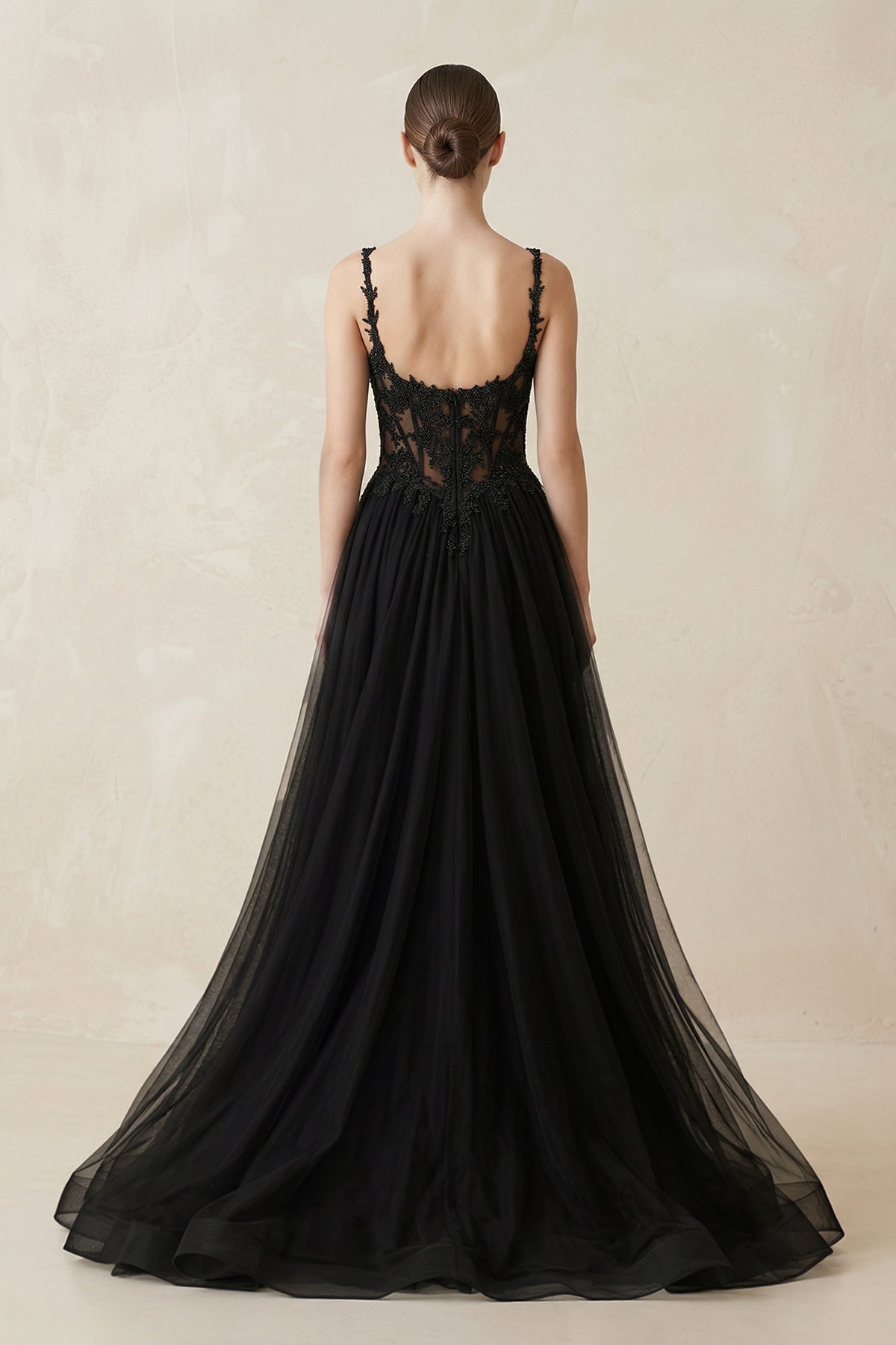 Robe de mariée noire trapèze en tulle à fines bretelles sans manches - Harana