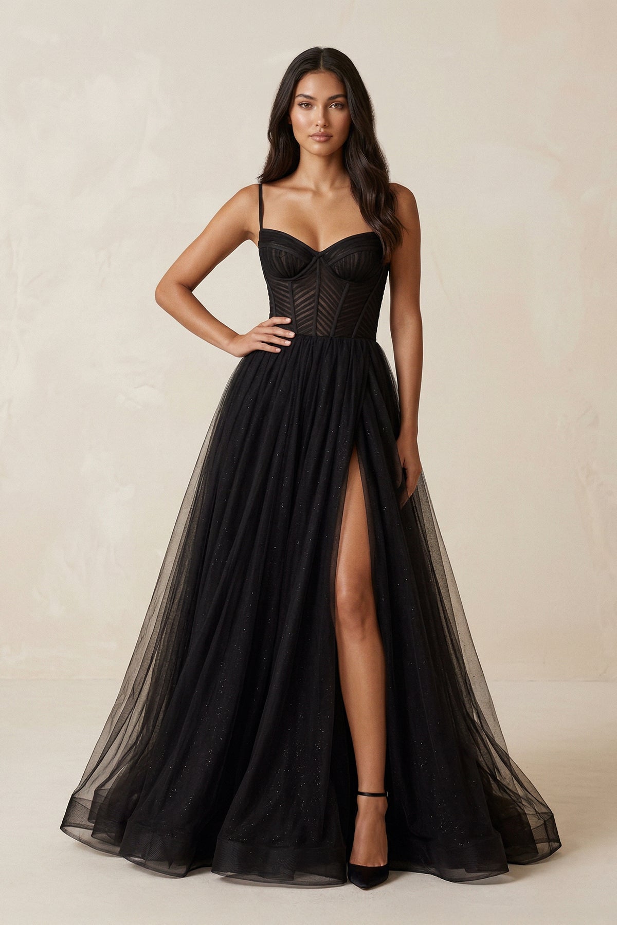 Robe de mariée noire trapèze en tulle décolleté cœur sans manches - Harana