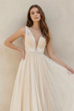 Robe de mariée blanche et nude trapèze tulle col V sans manches - Harana
