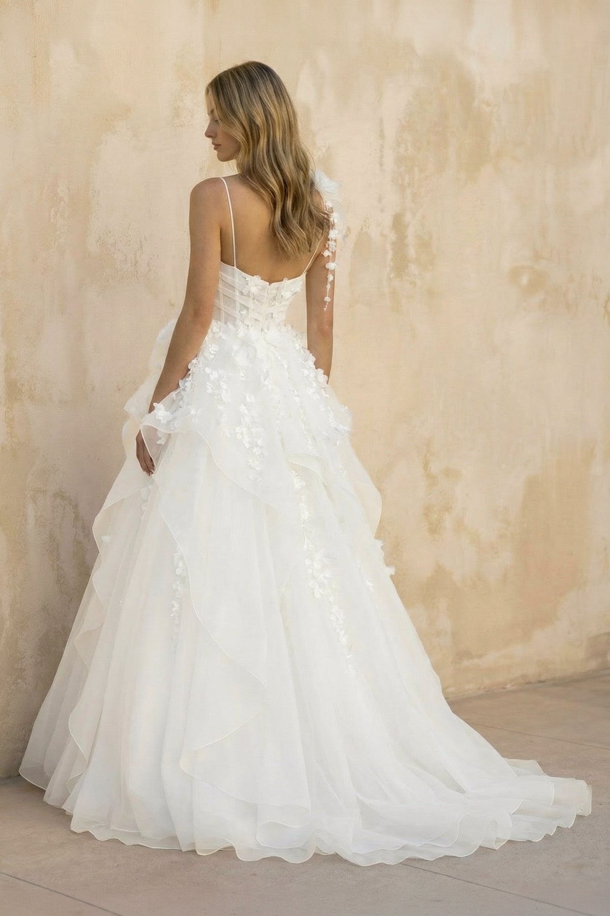Robe de mariée blanc longue à fines bretelles sans manches avec nœud - Harana