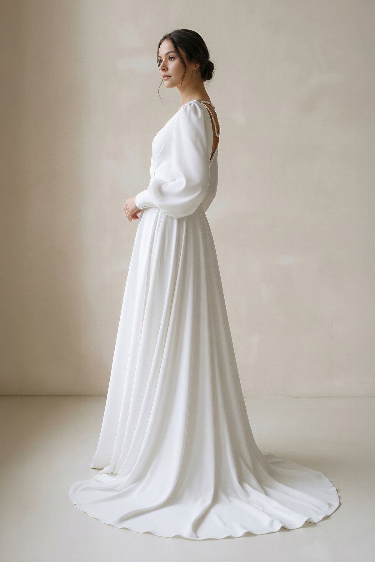 Robe de mariée blanche trapèze en mousseline à col V manches longues - Harana