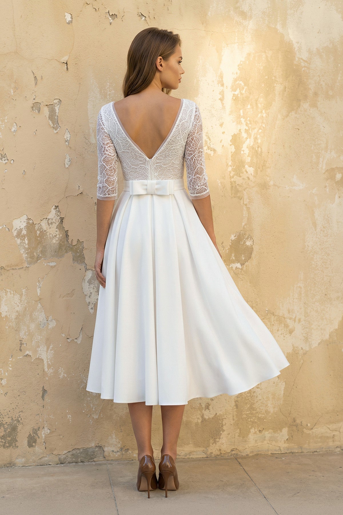 Robe de mariée blanche trapèze en satin à col V avec nœud - Harana