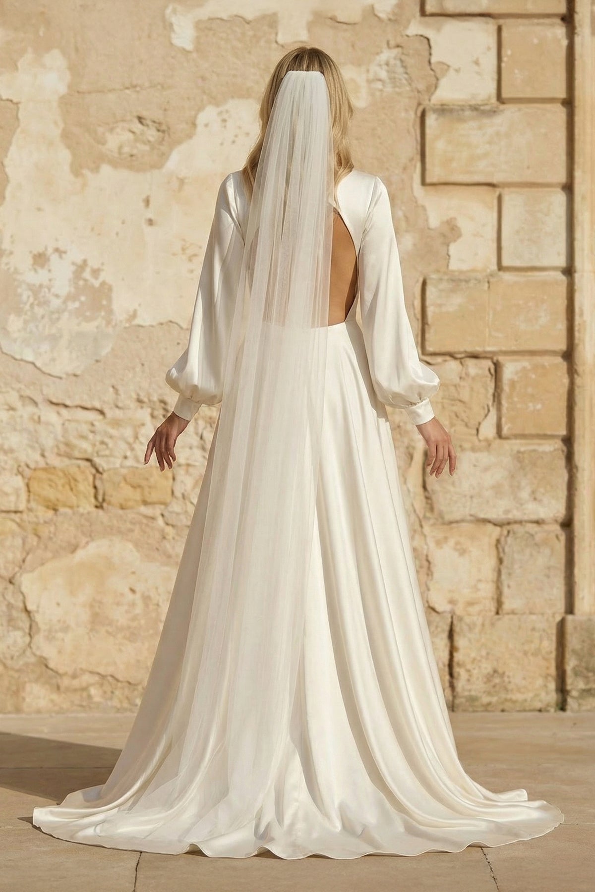 Robe de mariée ivoire trapèze en satin à col V manches longues - Harana