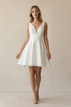 Robe de mariée ivoire trapèze en satin à col V sans manches - Harana