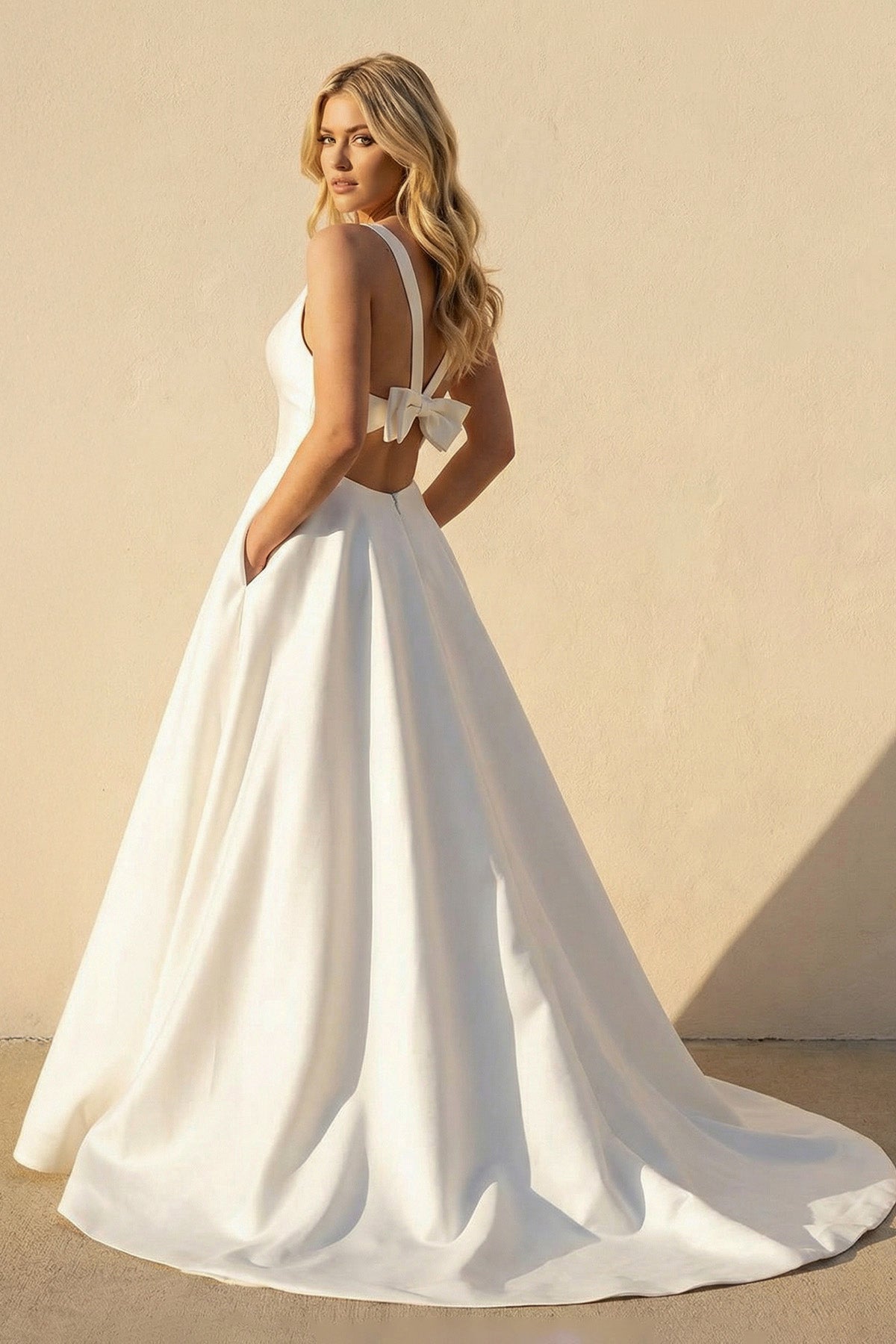 Robe de mariée blanche trapèze en satin à col V sans manches - Harana