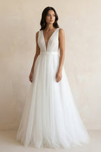 Robe de mariée blanche trapèze en tulle à col V sans manches - Harana