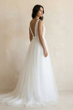Robe de mariée blanche trapèze en tulle à col V sans manches - Harana