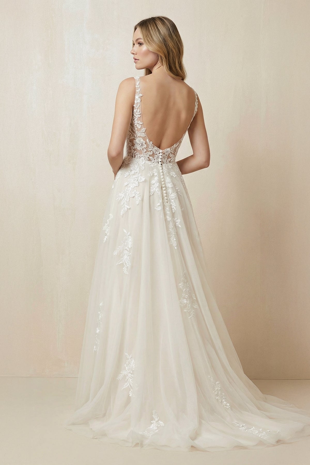 Robe de mariée ivoire trapèze en tulle à col V sans manches - Harana