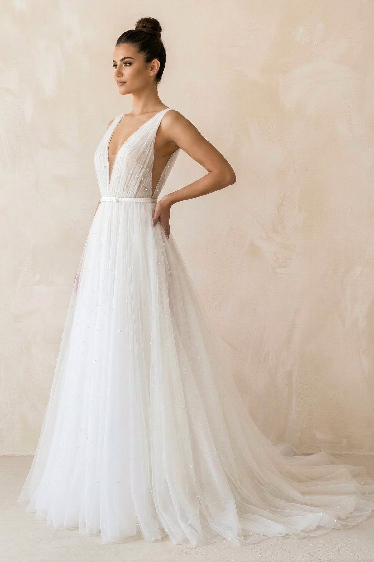 Robe de mariée blanche trapèze en tulle à col V sans manches - Harana