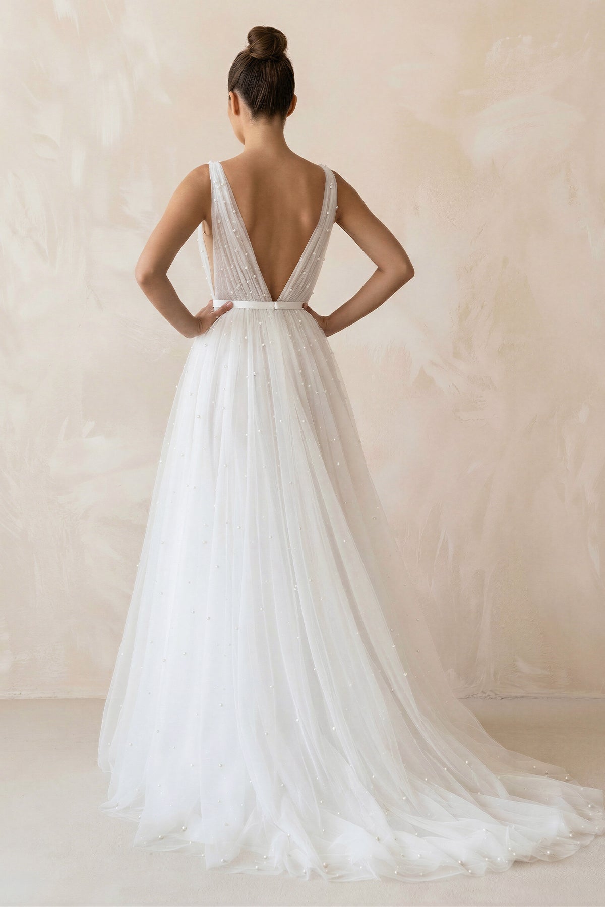 Robe de mariée blanche trapèze en tulle à col V sans manches - Harana
