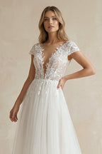 Robe de mariée ivoire trapèze en dentelle à col V à appliqués - Harana