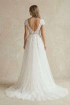 Robe de mariée ivoire trapèze en dentelle à col V à appliqués - Harana