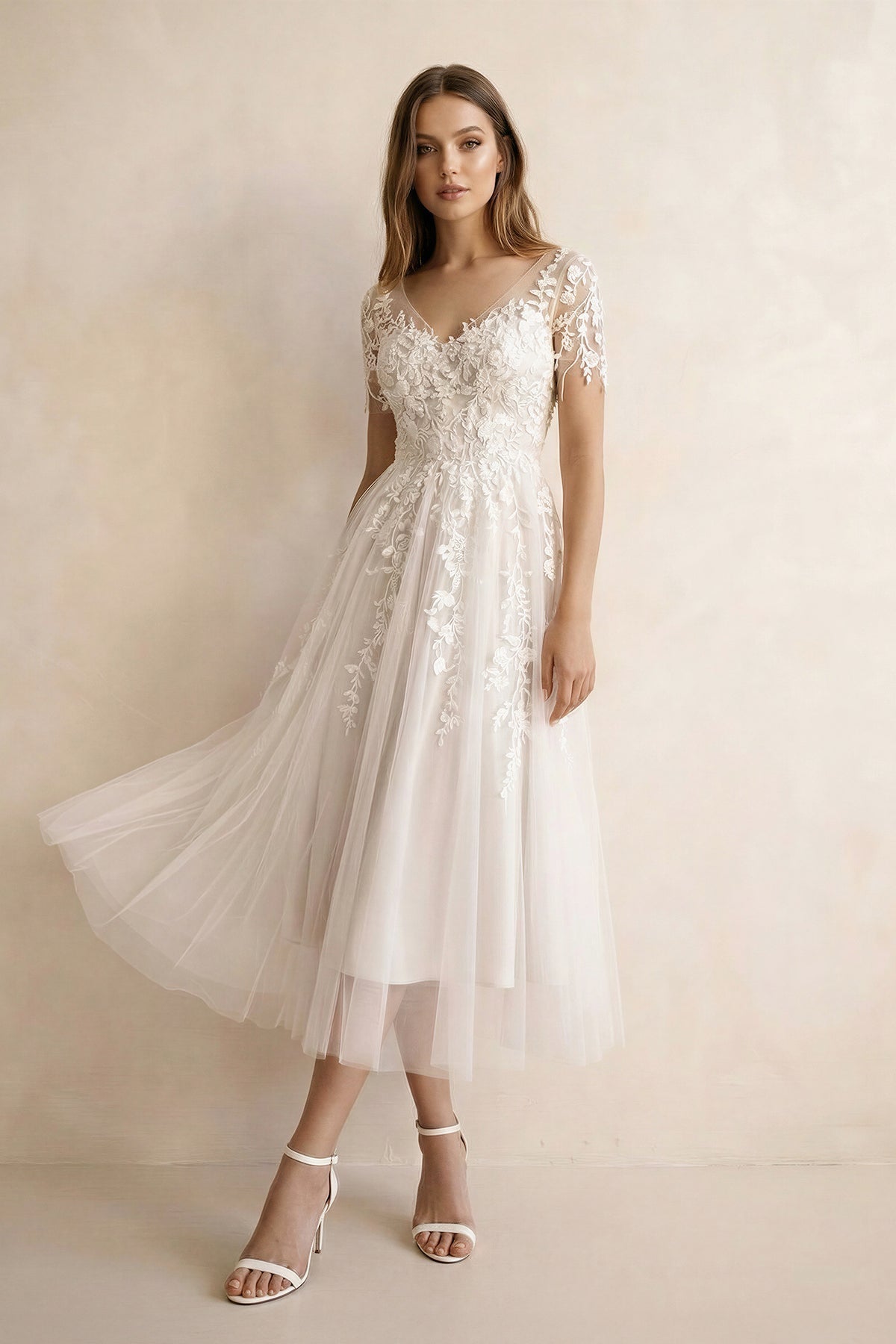 Robe de mariée ivoire trapèze tulle col V manches courtes - Harana