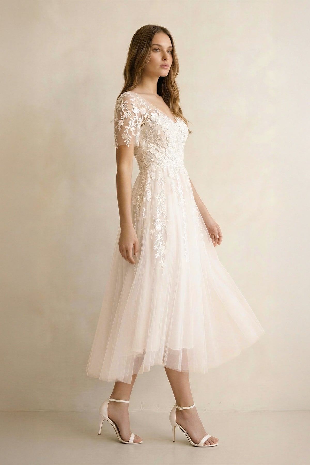 Robe de mariée ivoire trapèze tulle col V manches courtes - Harana