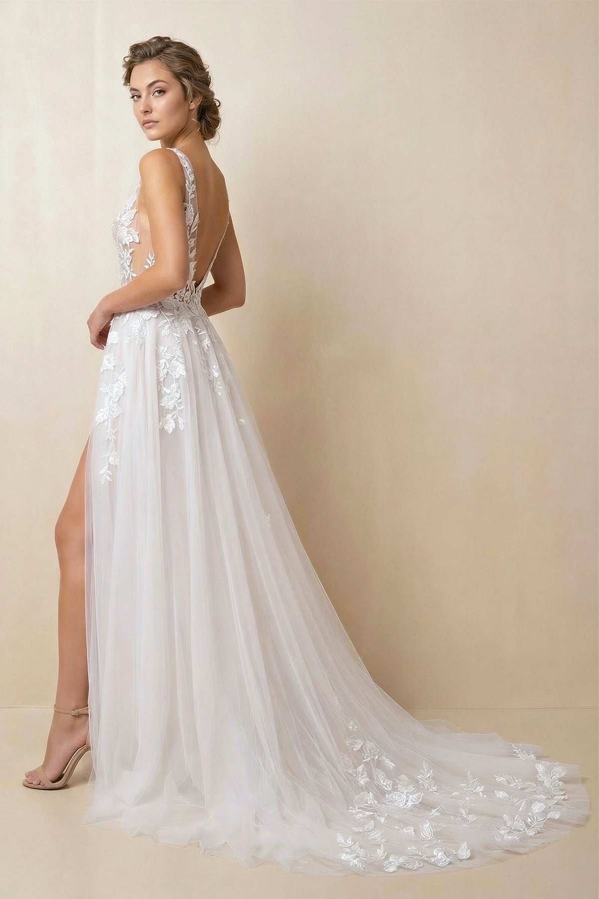 Robe de mariée ivoire trapèze en dentelle à col V sans manches - Harana