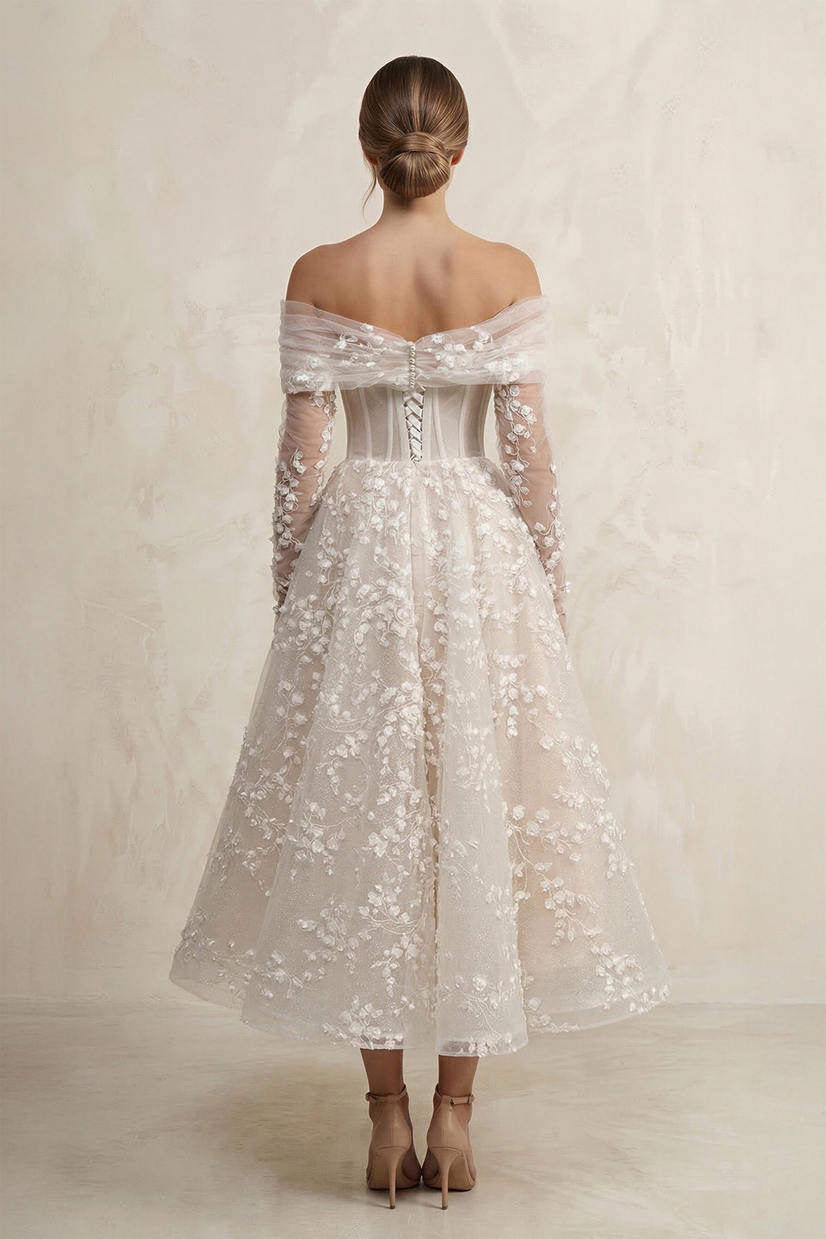 Robe de mariée ivoire trapèze en dentelle à épaules dénudées manches longues - Harana