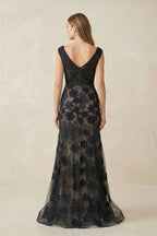 Robe longue noire en tulle appliqué à décolleté plongeant - Harana