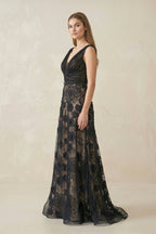 Robe longue noire en tulle appliqué à décolleté plongeant - Harana