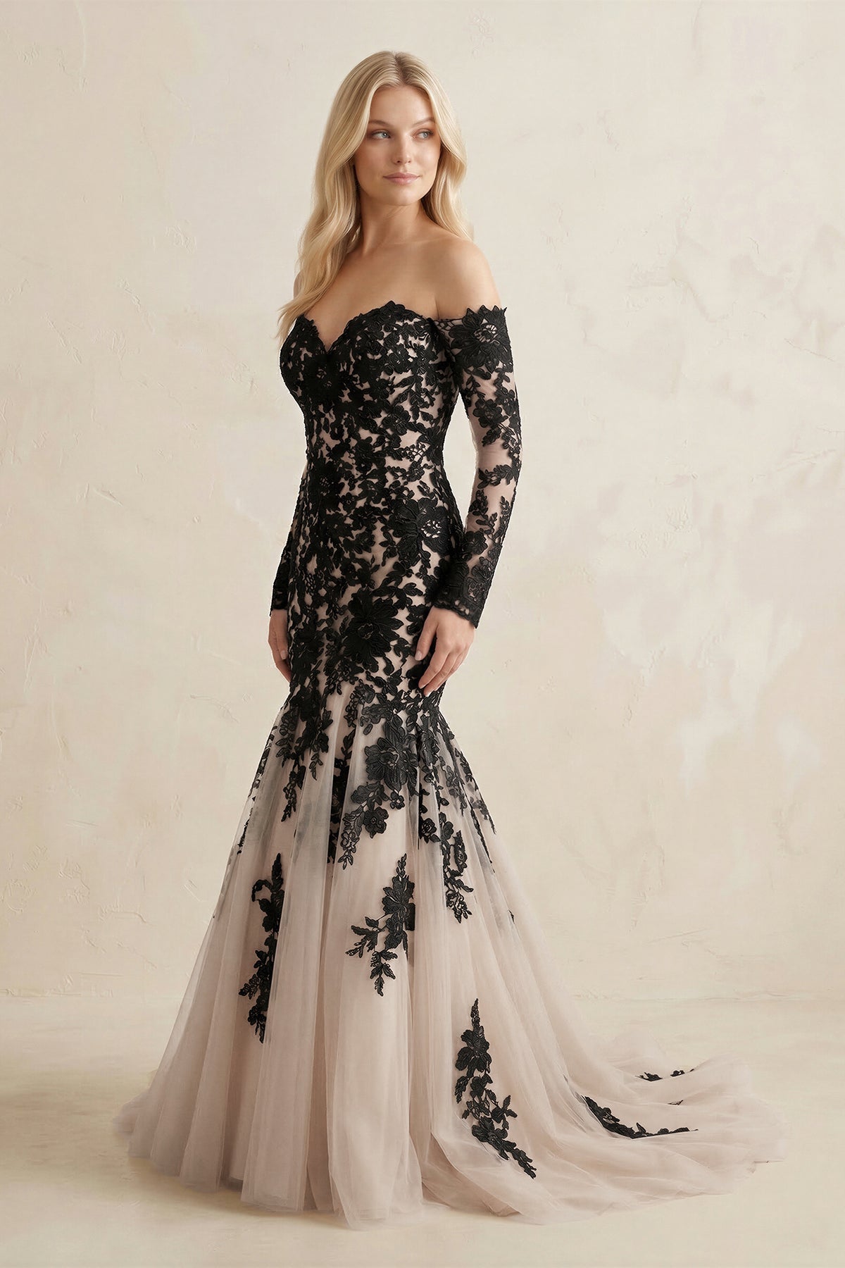 Robe de mariée noire en tulle coupe sirène à épaules dénudées ornée d’appliqués - Harana