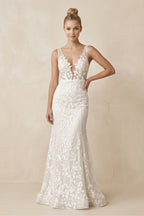 Robe de mariée blanche coupe sirène à col V ornée d’appliqués - Harana