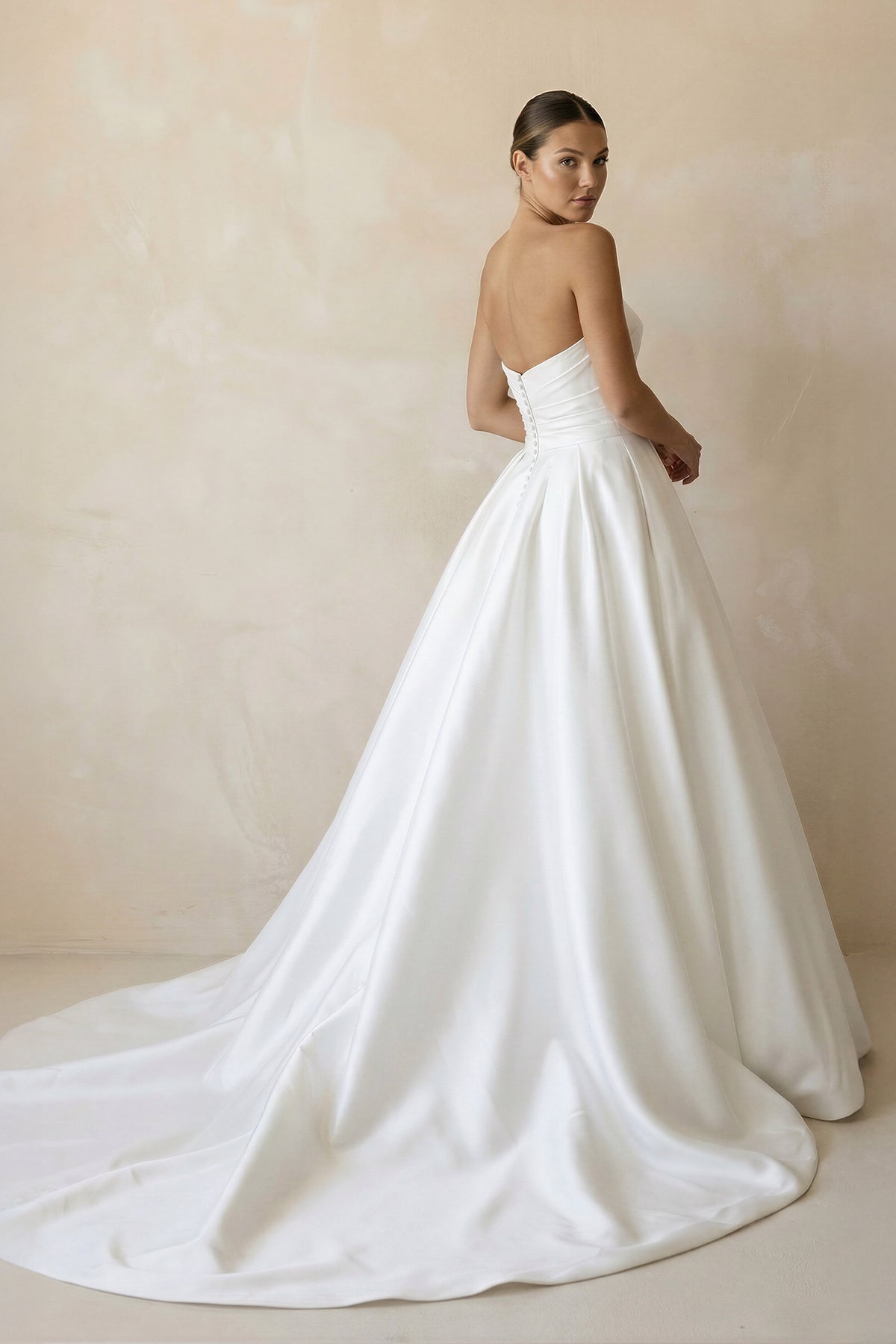 Robe de mariée blanc longue bustier sans manches satinée - Harana