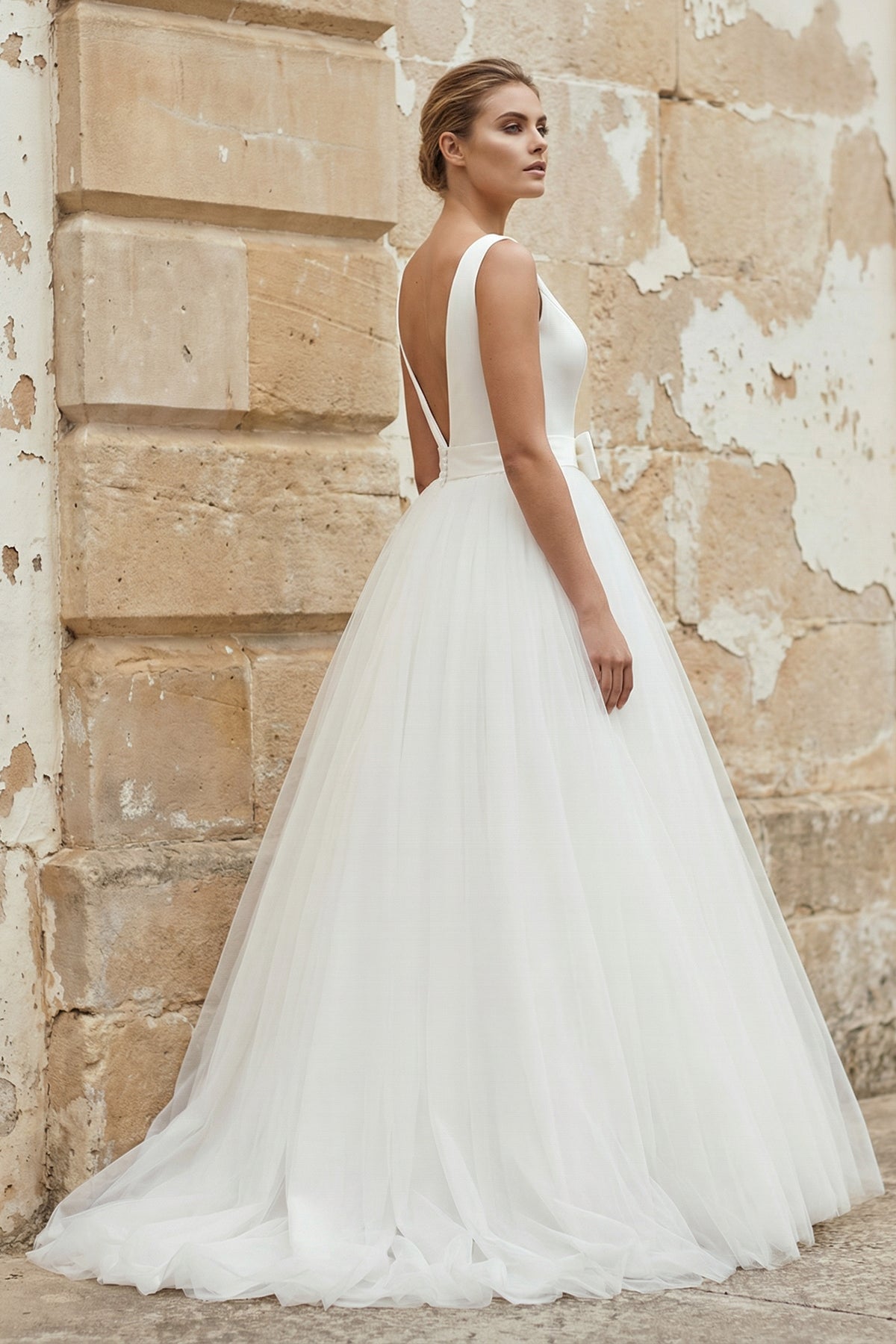 Robe de mariée blanche en tulle sans manches avec nœud - Harana