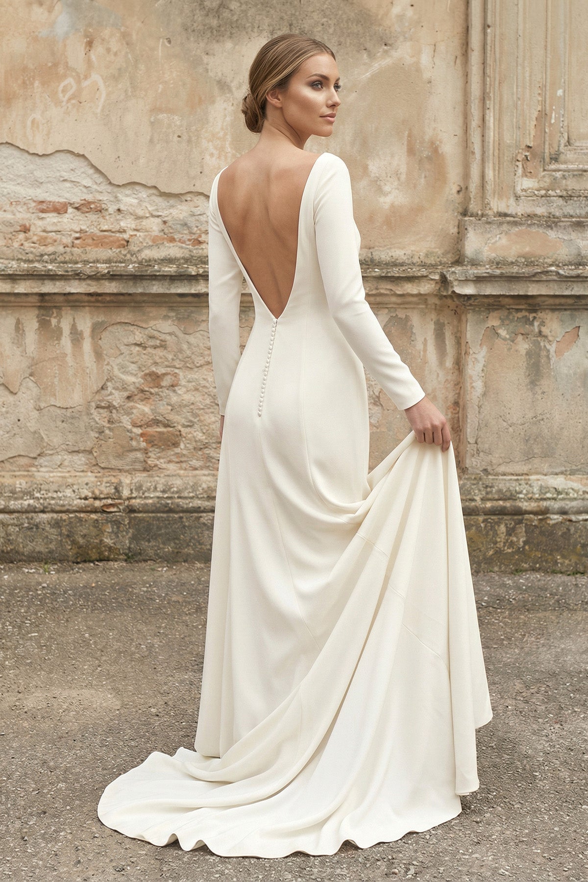 Robe de mariée blanche satinée coupe sirène à encolure bateau et manches longues - Harana