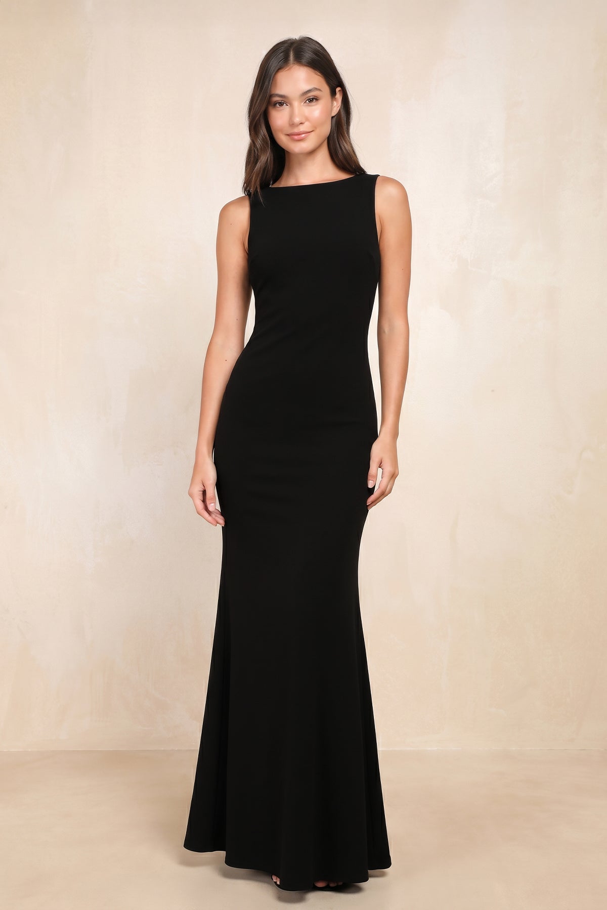 Robe noire longue satinée coupe sirène à encolure bateau - Harana