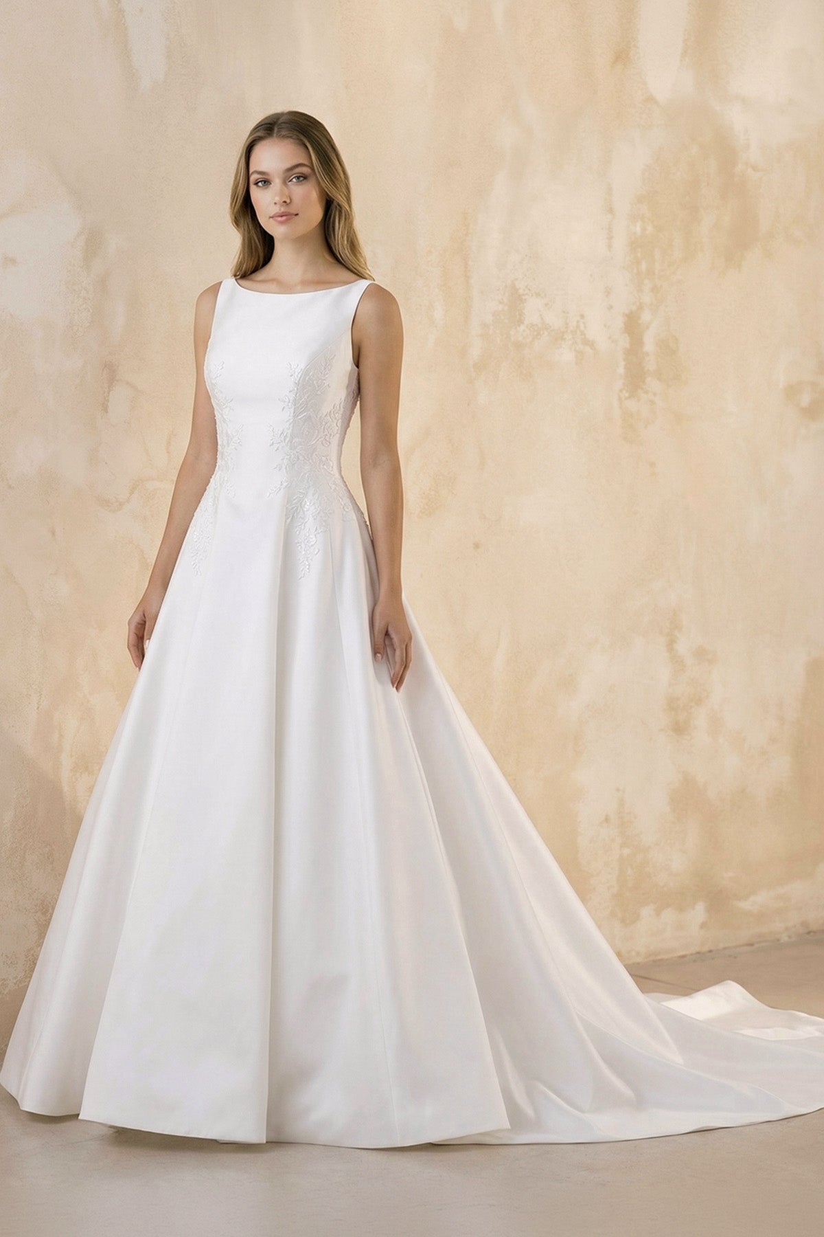 Robe de mariée blanche trapèze en satin sans manches - Harana