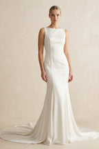 Robe de mariée blanche satinée coupe sirène à encolure bateau avec nœud - Harana
