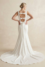 Robe de mariée blanche satinée coupe sirène à encolure bateau avec nœud - Harana