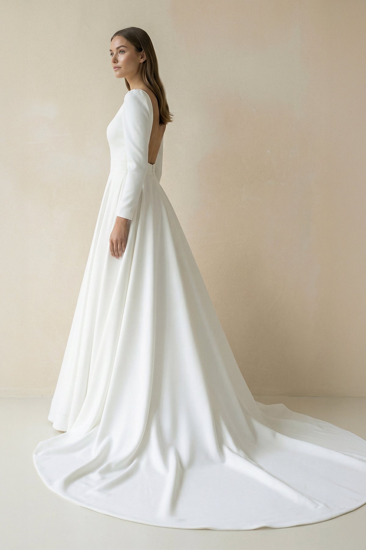 Robe de mariée blanc longue manches longues froncée effet drapé - Harana