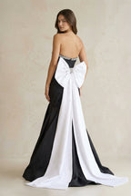 Robe de mariée noire et blanche coupe sirène effet drapé avec nœud - Harana