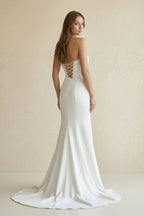 Robe de mariée blanche satinée coupe sirène bustier ornée de perles - Harana