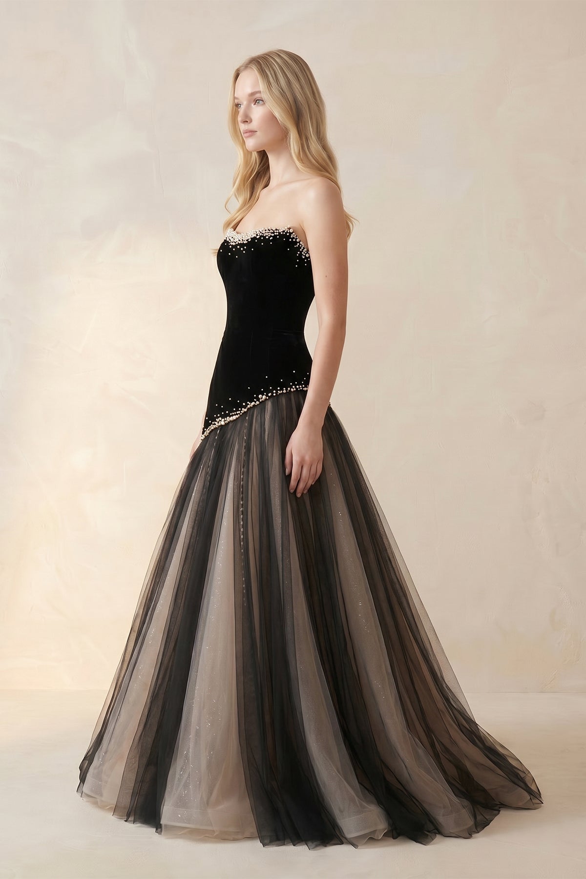 Robe de mariée noire en tulle bustier ornée de perles - Harana