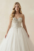 Robe de mariée blanche princesse en dentelle décolleté cœur manches longues - Harana