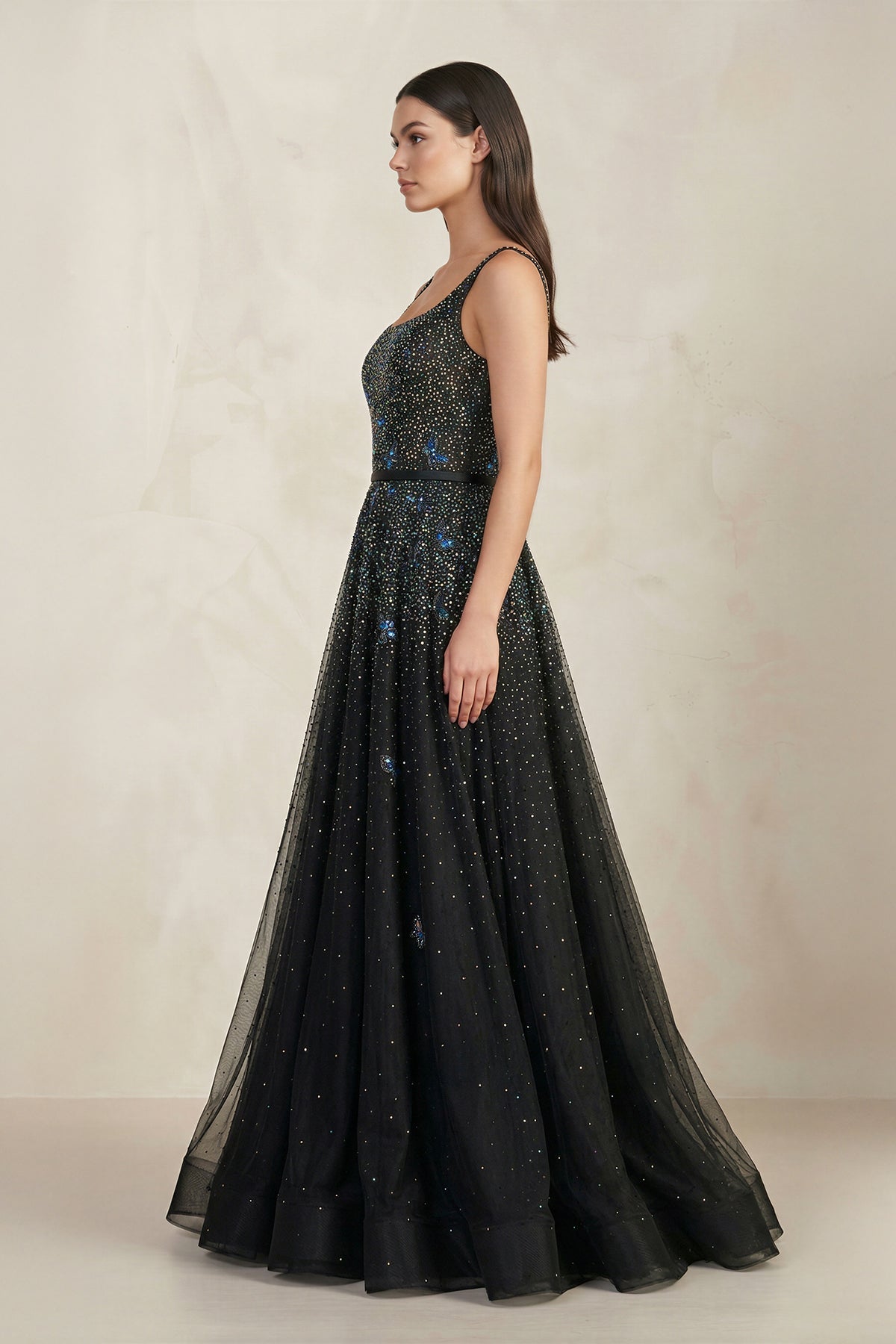 Robe de mariée noire trapèze en tulle sans manches perlée - Harana