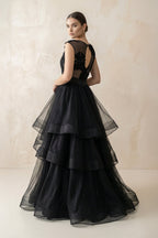 Robe de mariée noire trapèze en organza sans manches à volants - Harana