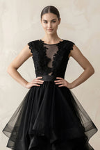 Robe de mariée noire trapèze en organza sans manches à volants - Harana