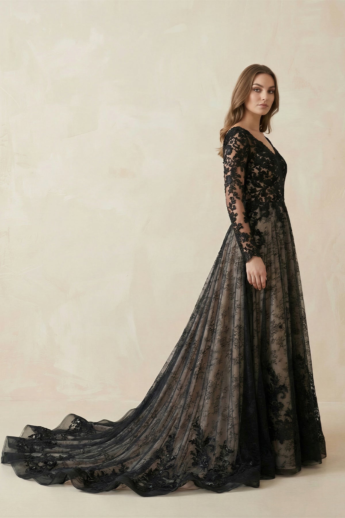 Robe de mariée noire trapèze en dentelle à col V manches longues - Harana