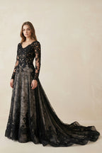 Robe de mariée noire trapèze en dentelle à col V manches longues - Harana