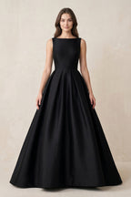 Robe de mariée noir longue sans manches froncée effet drapé - Harana