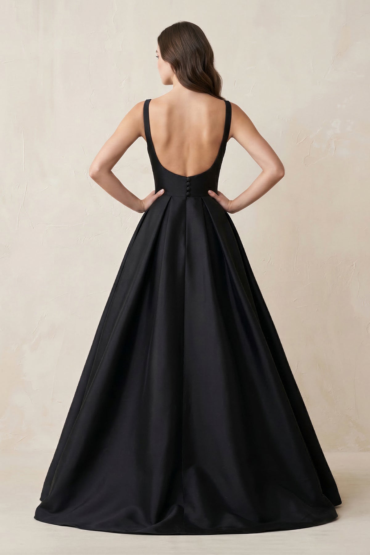 Robe de mariée noir longue sans manches froncée effet drapé - Harana