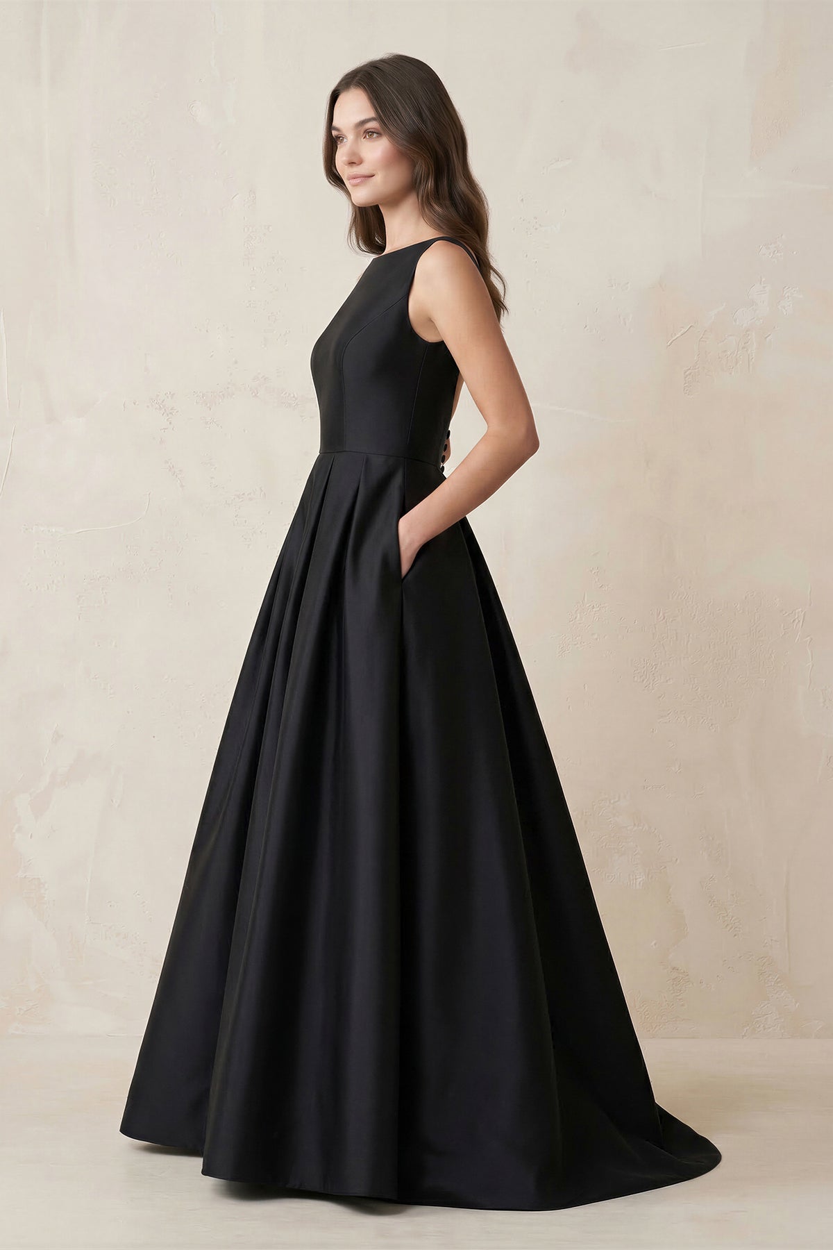 Robe de mariée noir longue sans manches froncée effet drapé - Harana