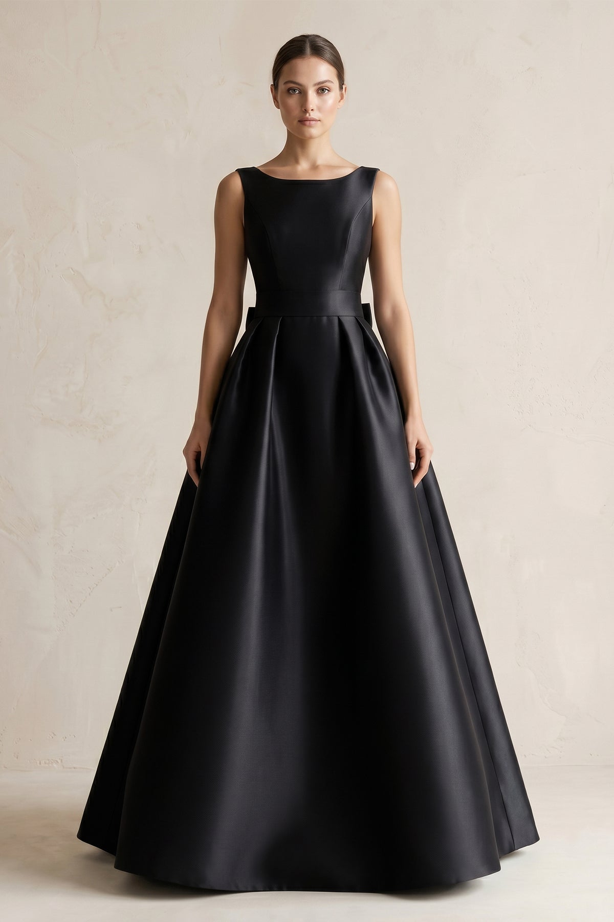 Robe de mariée noire trapèze en satin sans manches avec nœud - Harana