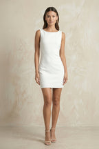 Robe de mariée blanche courte satinée coupe fourreau à encolure arrondie - Harana